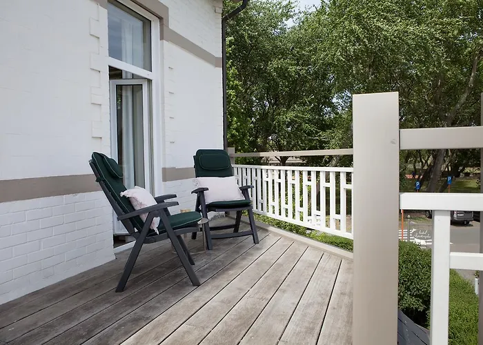 Apostrophe - 3* De Haan